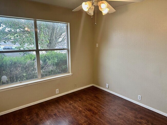 Building Photo - 124 Spruce Dr