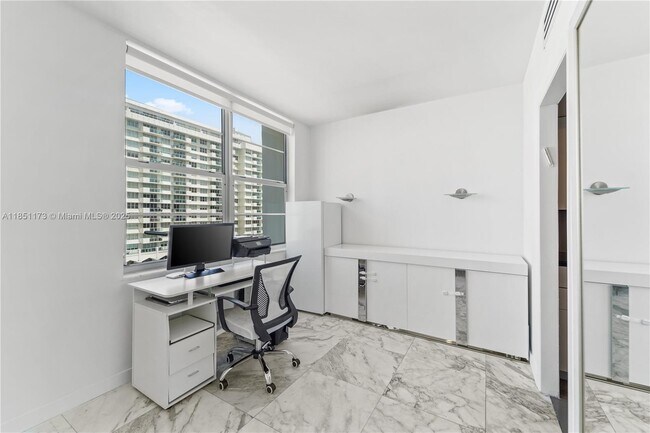 Building Photo - 5640 Collins Ave