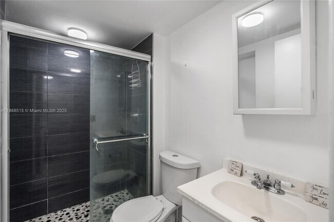 Building Photo - 1351 NE Miami Gardens Dr