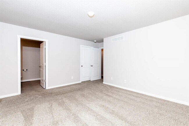 Building Photo - 1065 Waukee Ave