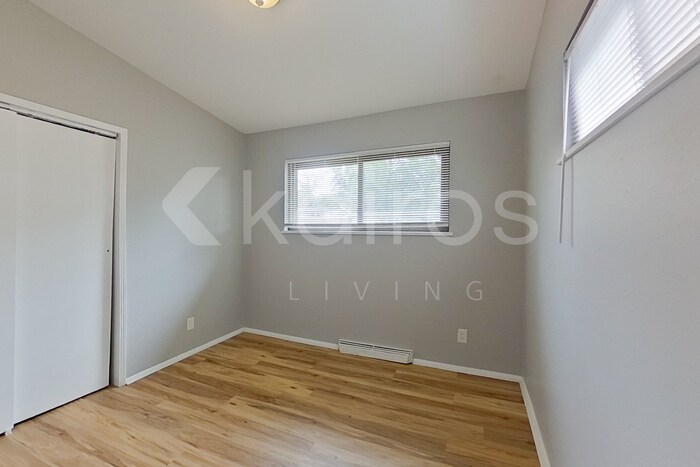 Building Photo - 425 St Edward Ln