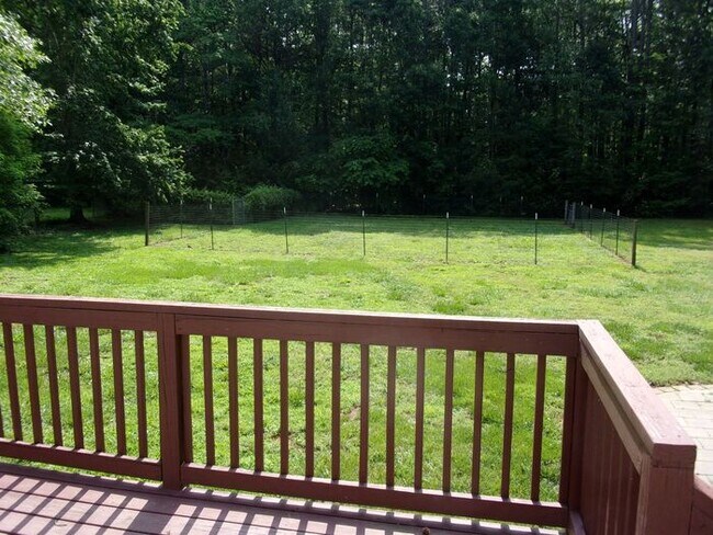 Building Photo - 3 Bedroom 2 Bath Home on over 1 Acre in Yo...