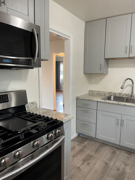 Building Photo - 1530 Drexel Dr