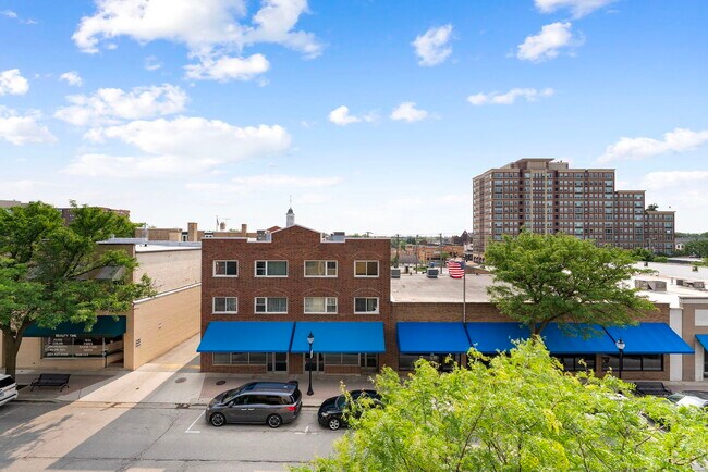 Building Photo - 10 S Dunton Ave