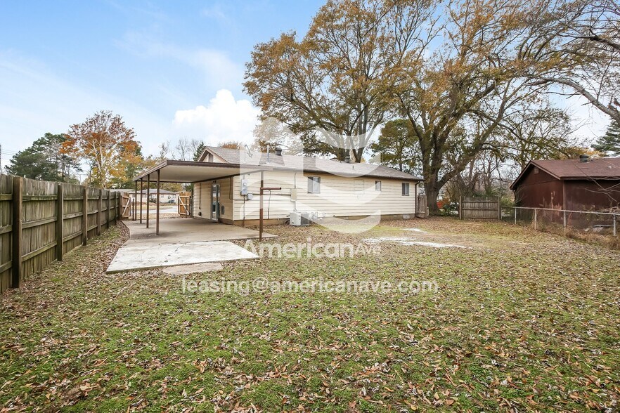Building Photo - 711 Greendale Dr