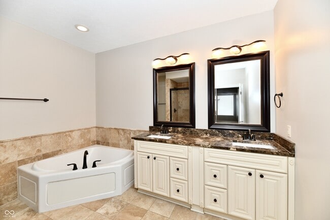 Building Photo - 8555 One W Dr