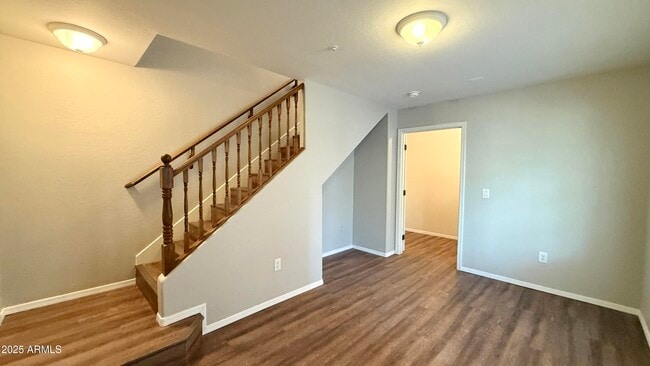 Building Photo - 1632 E Canyon Creek Dr