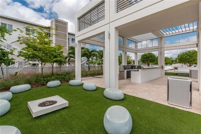 Building Photo - 10245 NW 63rd Terrace