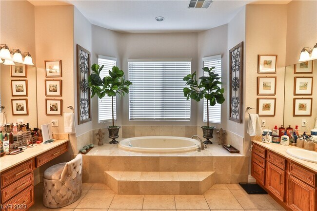 Building Photo - 6715 Arville St