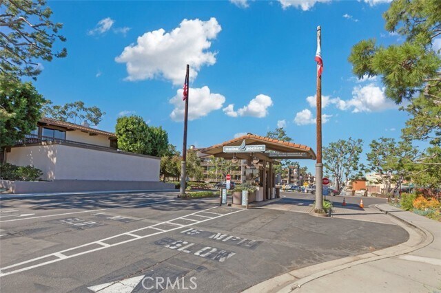 Building Photo - 7235 Marina Pacifica Dr S