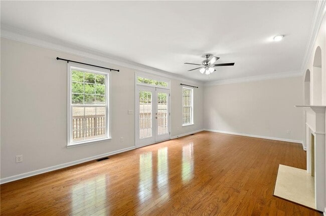 Building Photo - 10870 Brunson Dr