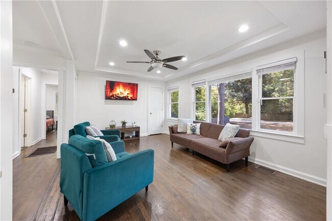 Building Photo - 1290 Glen Forest Way