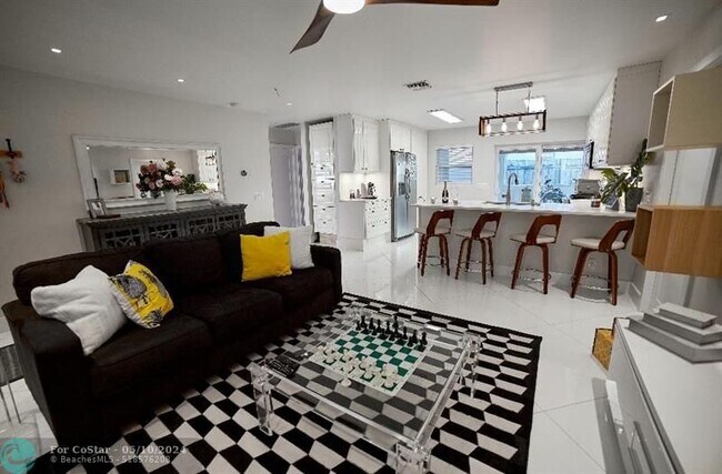 Building Photo - 327 Lancaster St