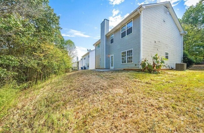 Building Photo - 4750 Ferncrest Pl