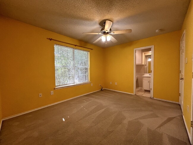 Building Photo - Beautiful House Located On Cul-De-Sac & Down The Street From Park!