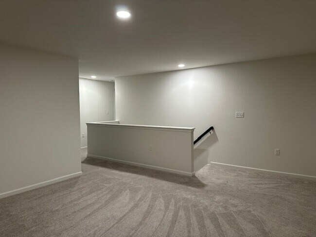 Building Photo - 7884 Oakbrook Dr