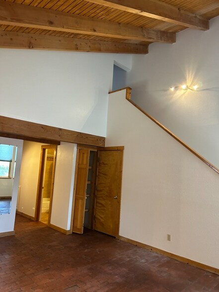 Building Photo - 132 Romero St