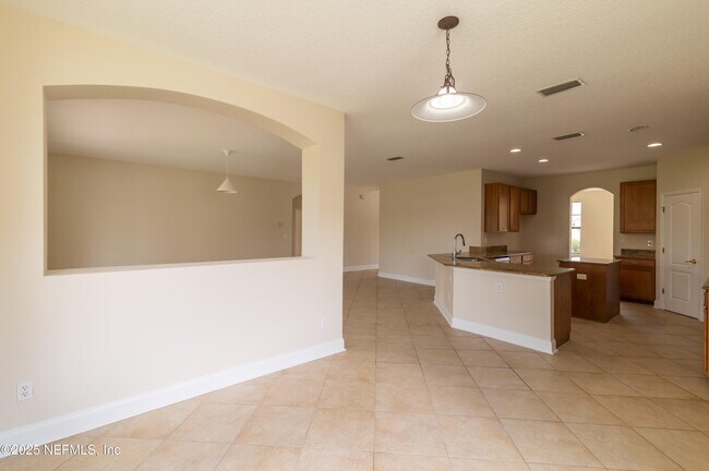 Building Photo - 12481 Tropic Dr