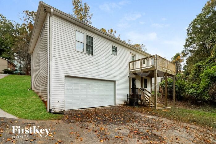 Building Photo - 1216 Woodleigh Rd SW