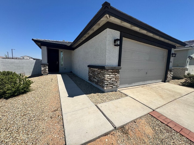 Building Photo - 17388 W Country Club Terrace