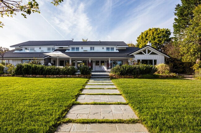 Building Photo - 29225 Cliffside Dr