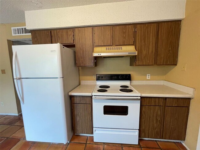 Building Photo - 9611 Blue Creek Ln