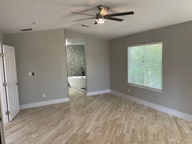 Building Photo - **GORGEOUSLY REMODELED & CLEAN!!  3BD-2 1/2BA HOME IN SILVERADO RANCH !!  *** ONLY $2,190 ***