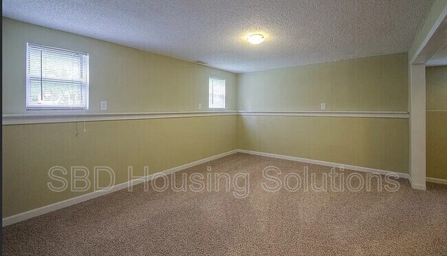 Building Photo - 512 NE Weathervane St
