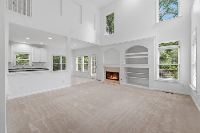 Building Photo - Spacious Renovated Home on a Quiet Cul-de-Sac Single-family · Professionally managed · Move-in ready