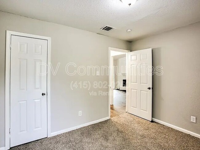 Building Photo - 7911 Battleoak Dr