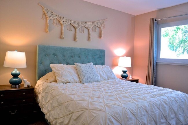 Building Photo - 1235 Terra Nova Blvd