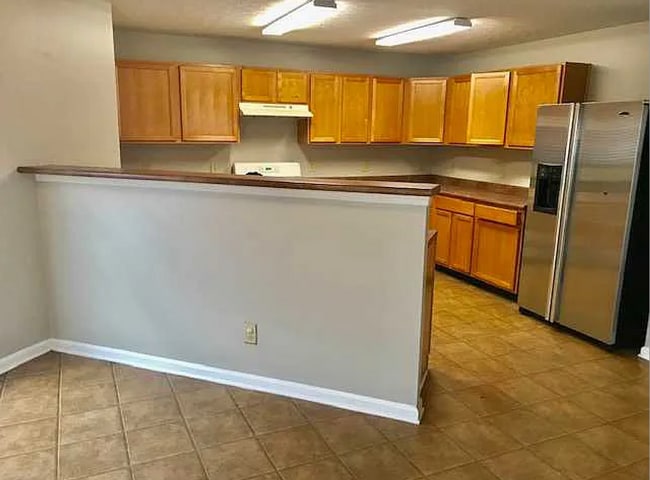 Building Photo - Beautiful 5 bedroom 3 bath  home is locate...