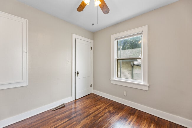 Building Photo - 2801 W Maple St