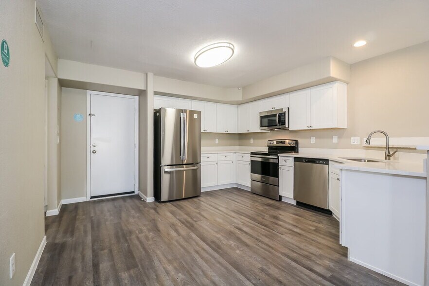 Building Photo - 6772 W Morrow Dr