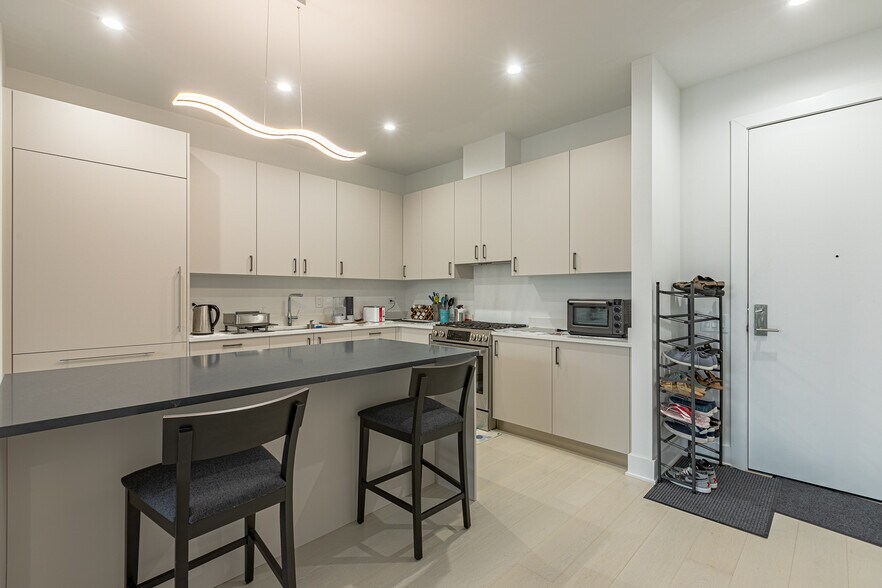 Building Photo - 1701 W Webster Ave