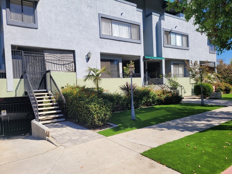 Building Photo - 555 W Dryden St