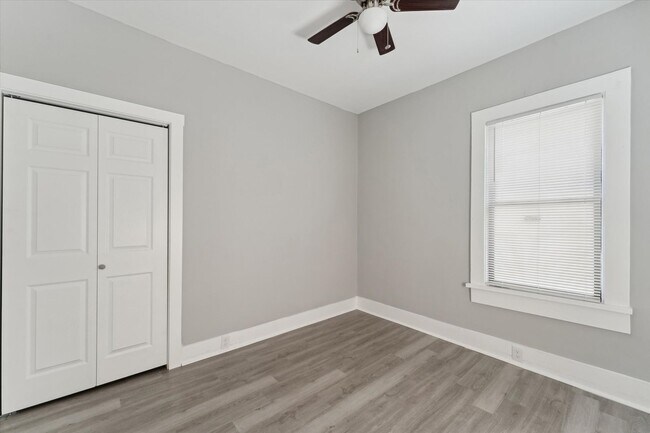 Building Photo - 1020 W 37th St