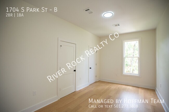 Building Photo - 1704 S Park St