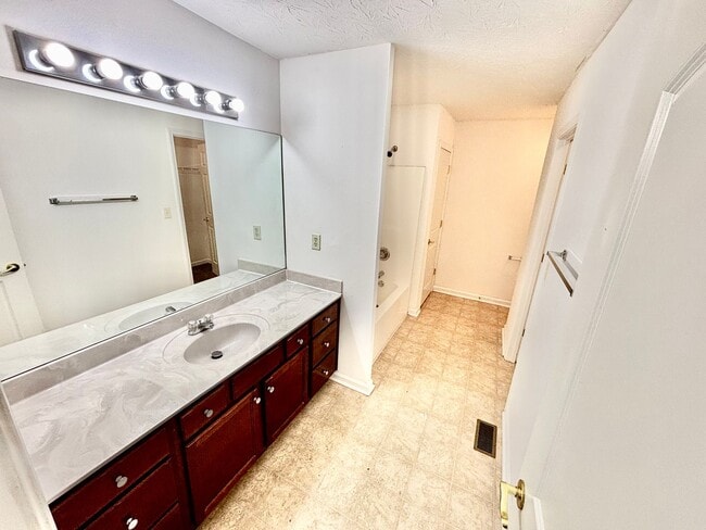 Building Photo - 3 Bedrooms, 2.5 Baths, and a Secret Agent Garage!