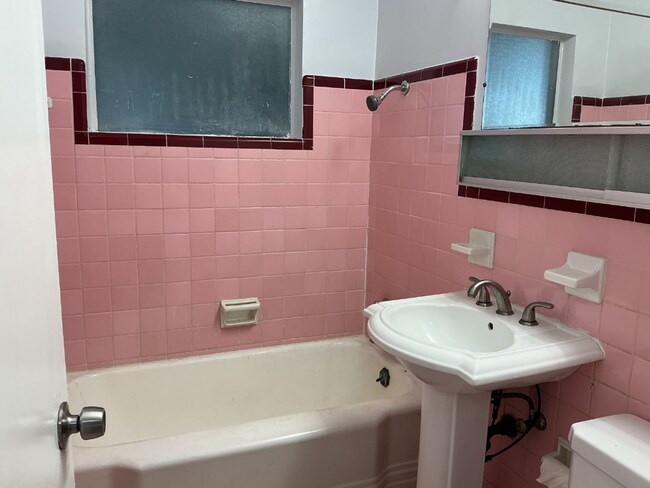 Building Photo - Single-Family Home | 3 Bedrooms | 2 Bathrooms