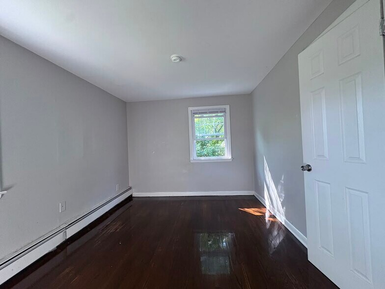 Building Photo - 2 Kilborn St