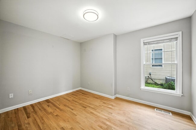 Building Photo - 55 Rodwell Ave