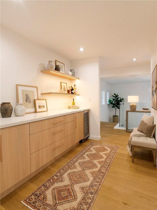 Building Photo - 9742 Farralone Ave