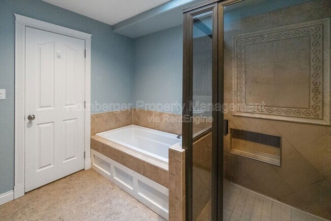 Building Photo - 6415 S Woodland Ct