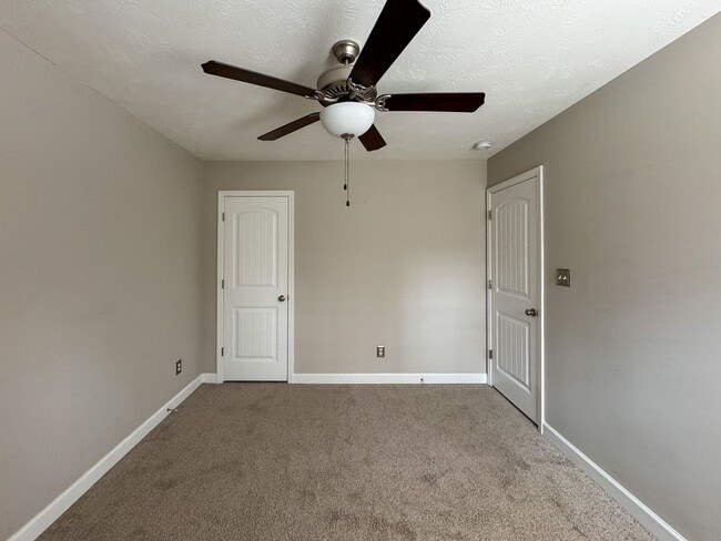 Building Photo - 267 High Leaf Dr