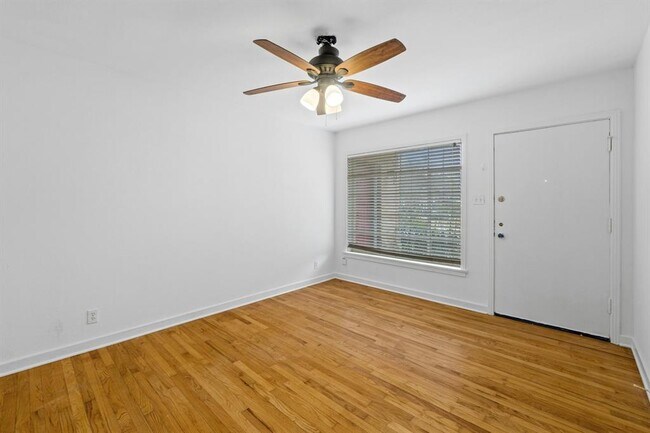 Building Photo - 301 E 34th St