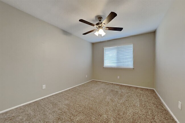 Building Photo - 21606 Crescent Heights St