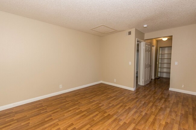 Building Photo - Desert Shores 1 Bedroom Upstairs Condo