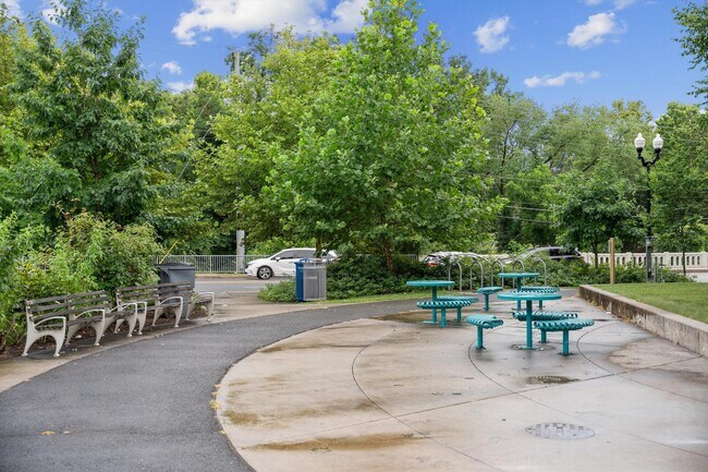 Building Photo - 5300 Columbia Pike