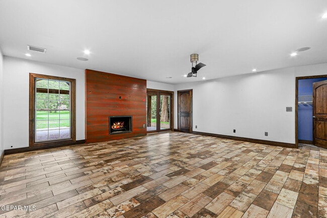 Building Photo - 7716 Wenda Dr